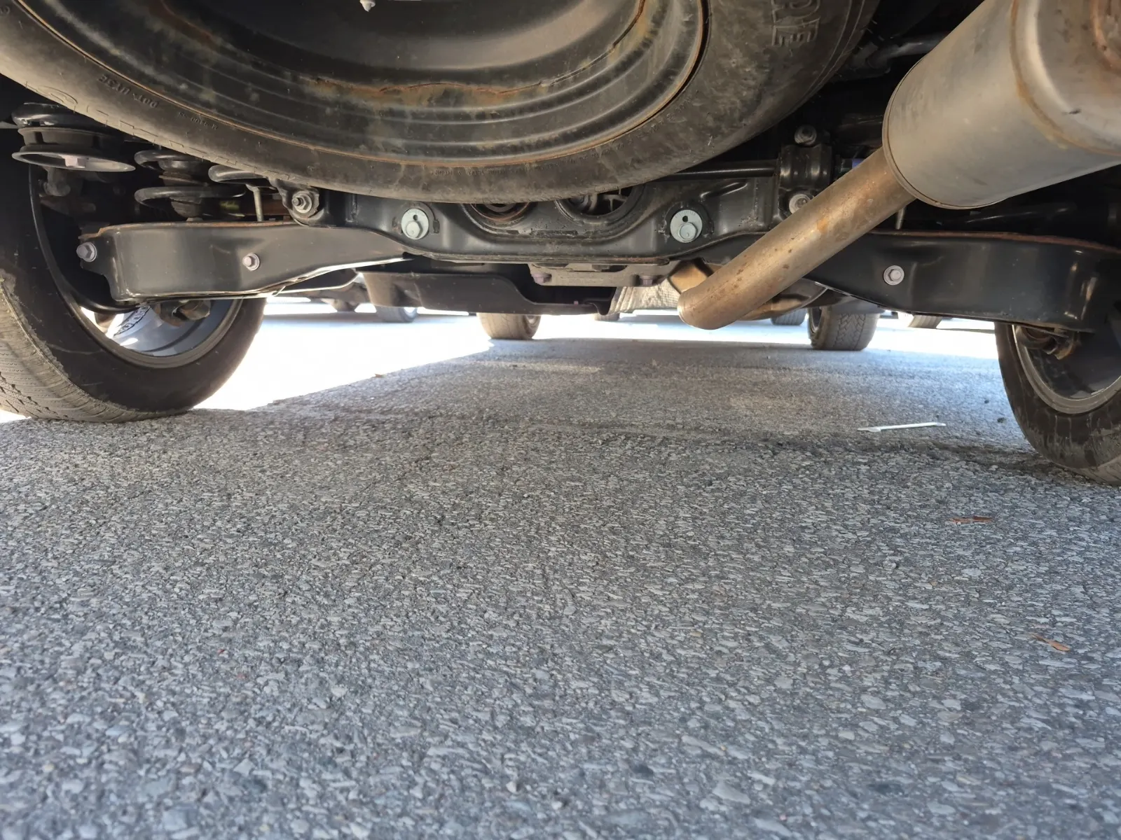Undercarriage - Rear Photo