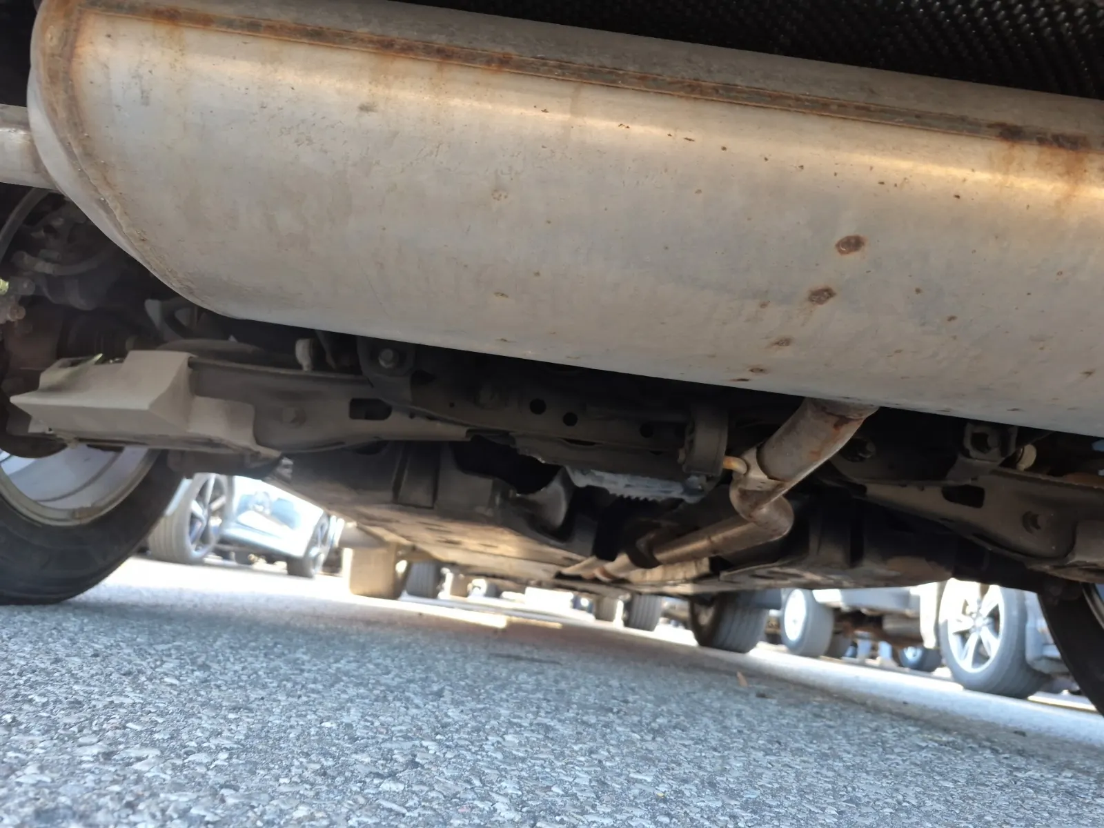 Undercarriage - Rear Photo