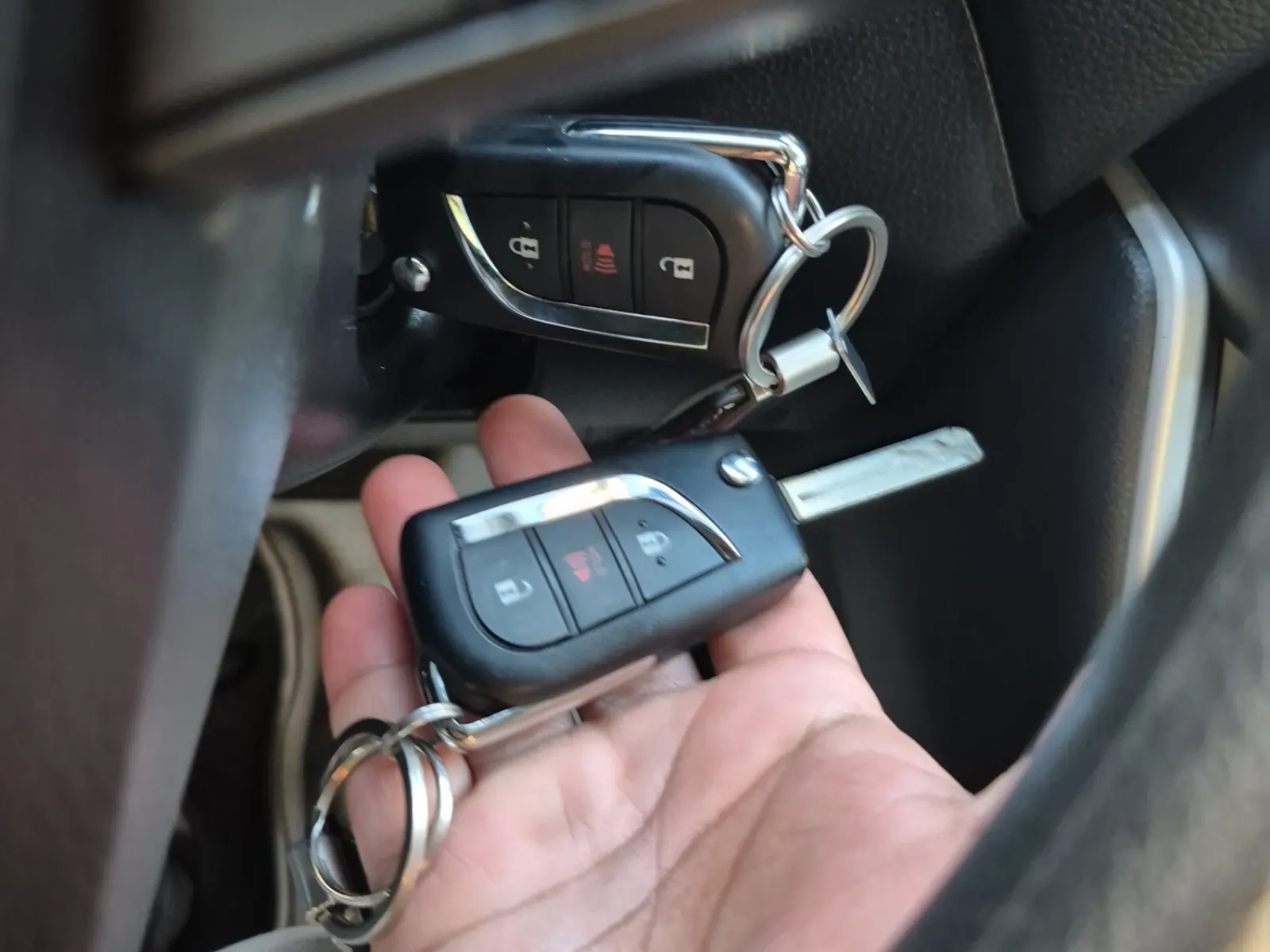 Keys/Fobs/Manual Photo