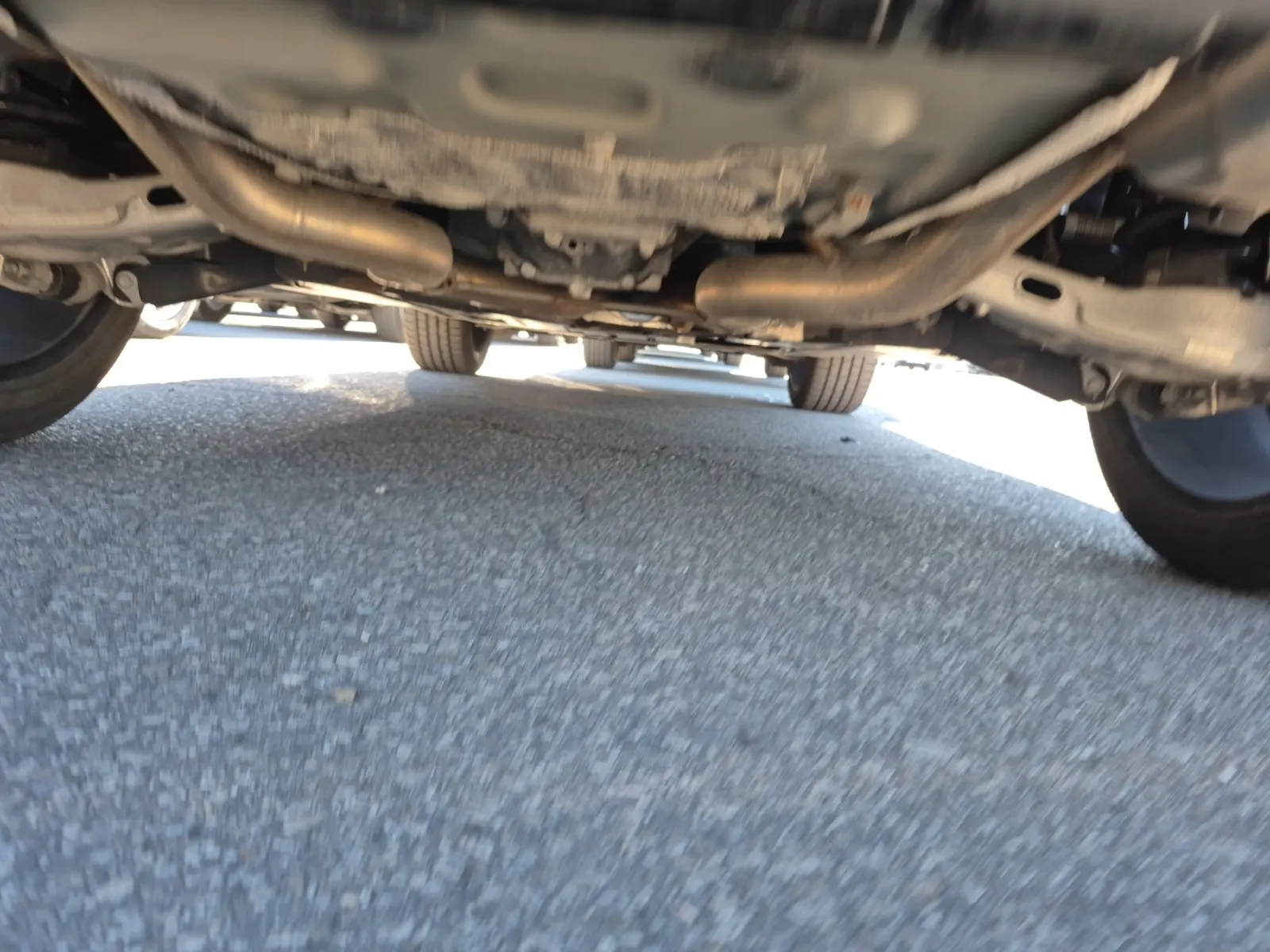 Undercarriage - Rear Photo