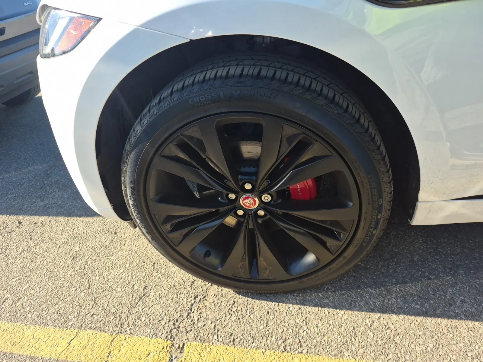 Front driver wheel/tire photo