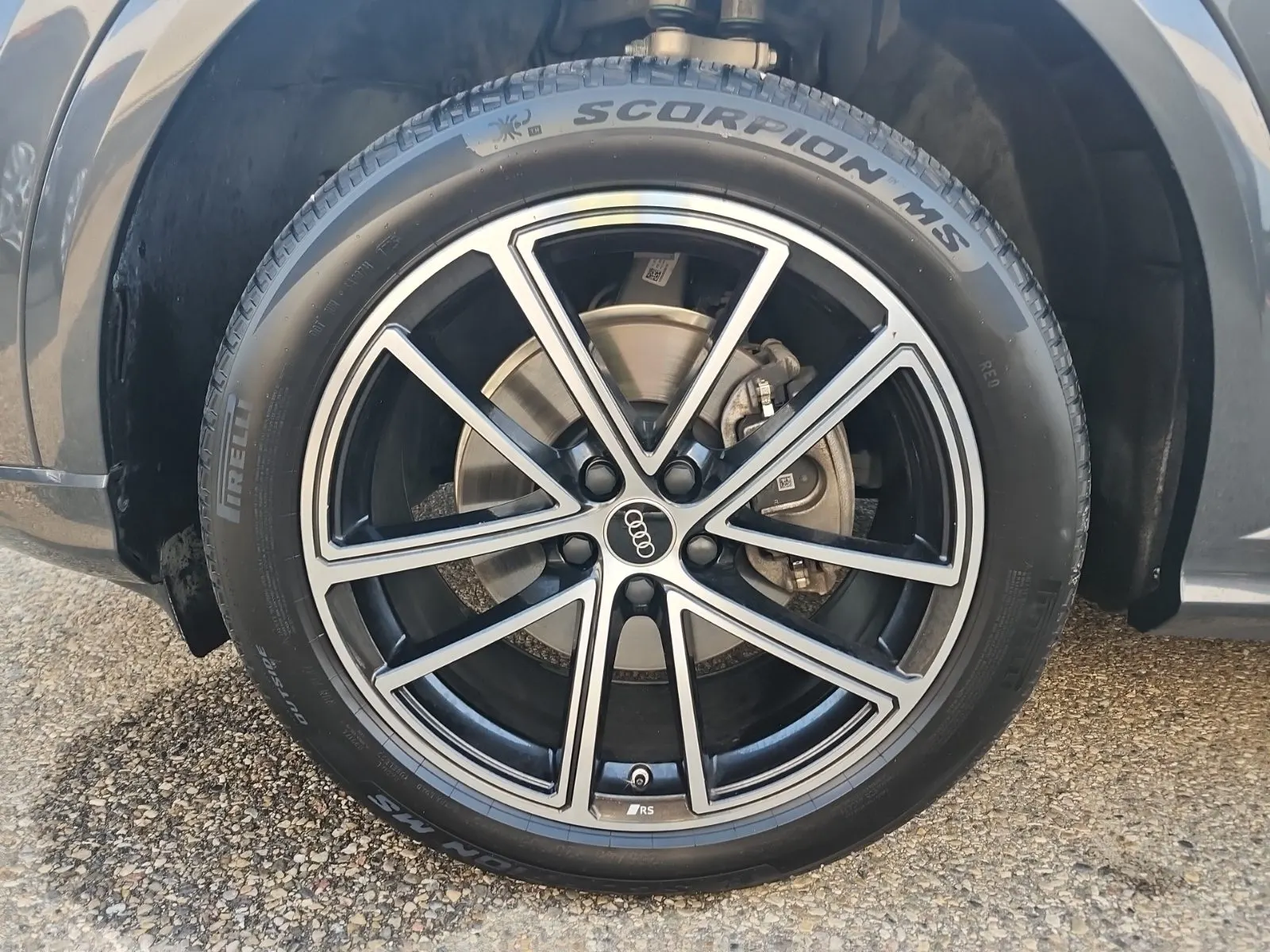 Front driver wheel/tire photo