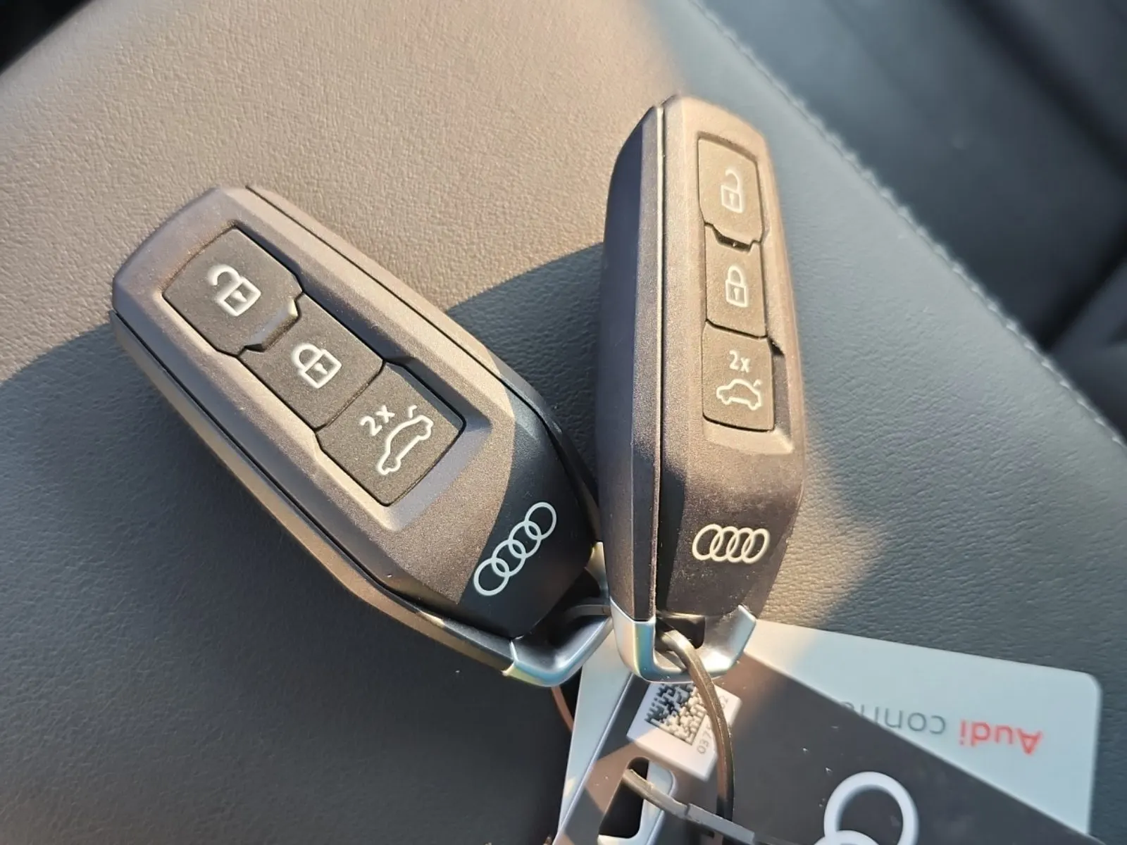 Keys/Fobs/Manual Photo