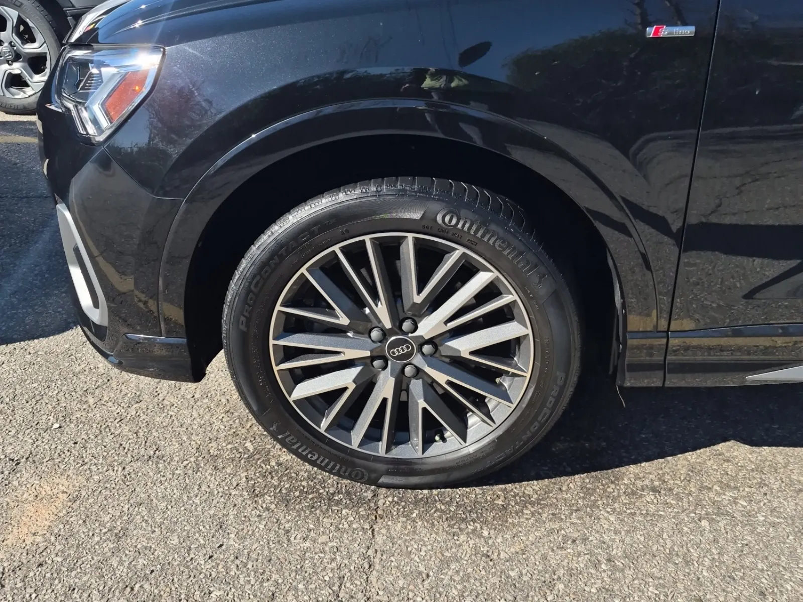 Front driver wheel/tire photo