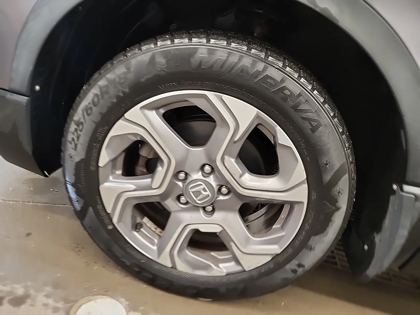 Front driver wheel/tire photo