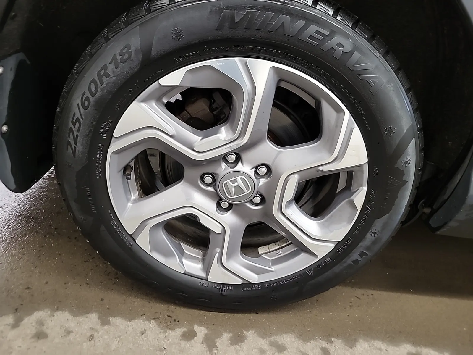 Right Rear Wheel/Tire Photo