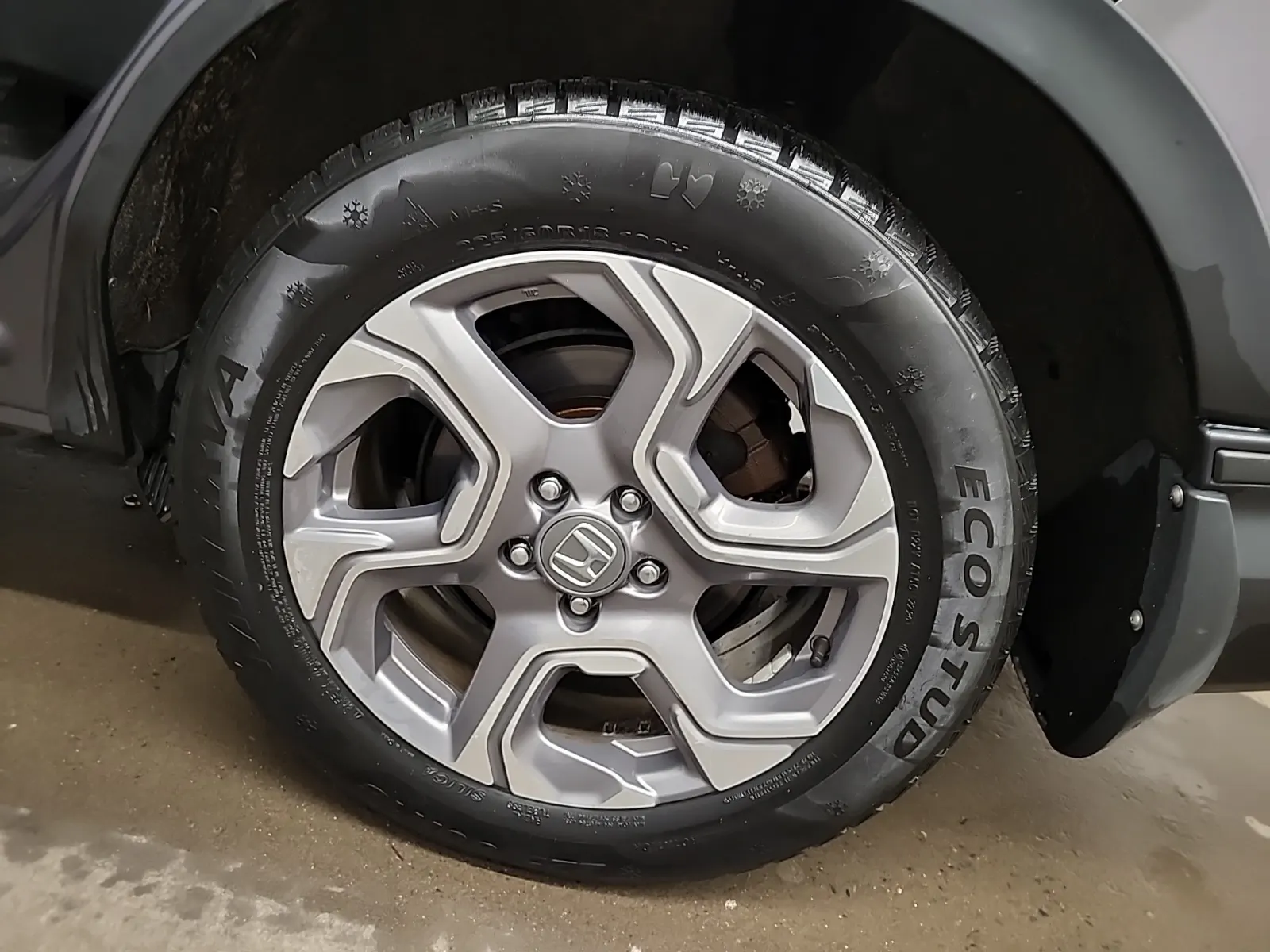 Left Rear Wheel/Tire Photo