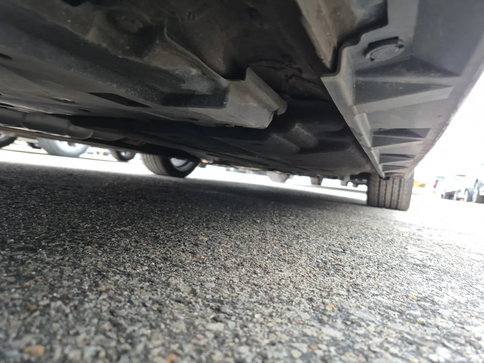 Undercarriage - Passenger Photo