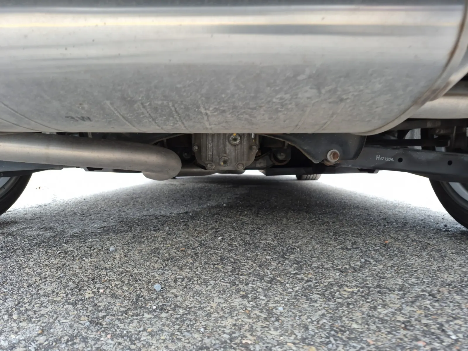 Undercarriage - Rear Photo