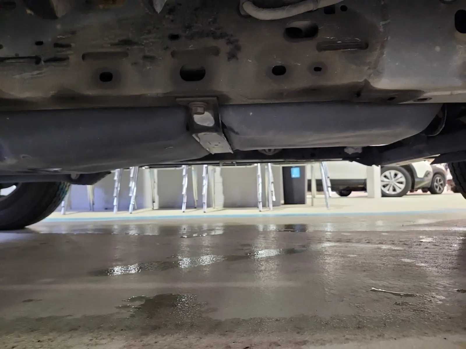 Undercarriage - Passenger Photo