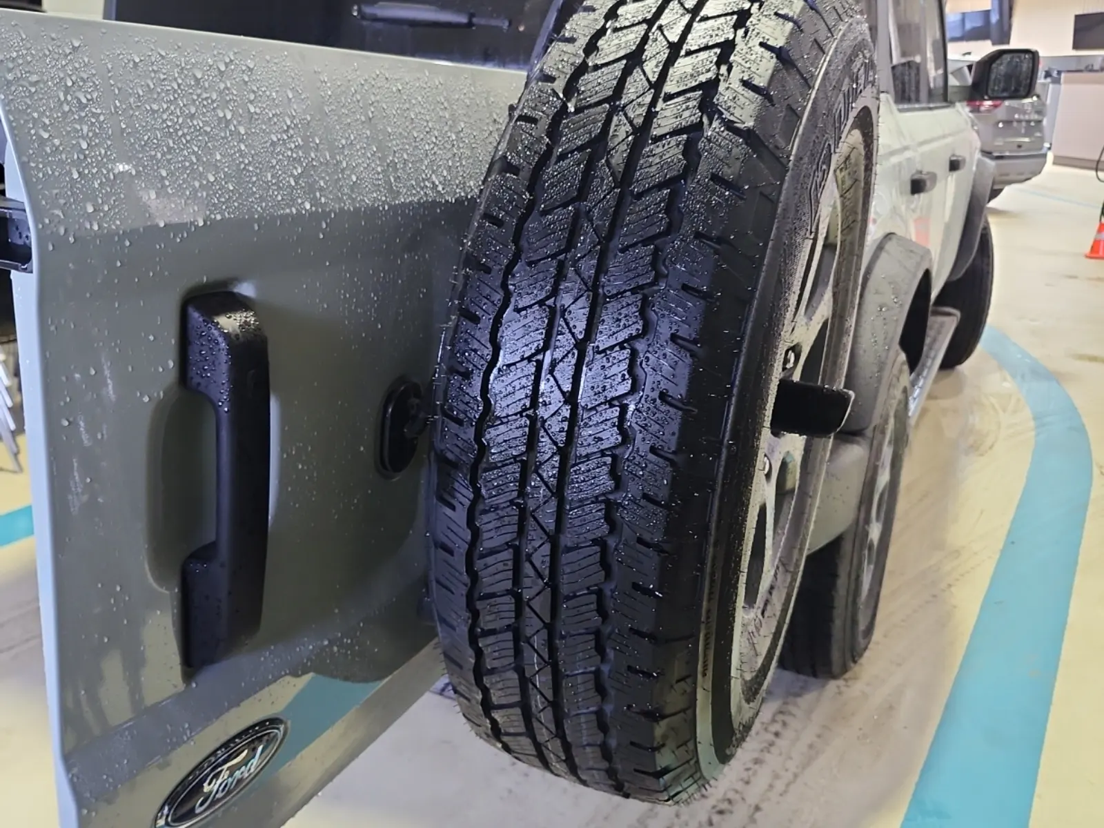 Spare Tire & Wheel Photo