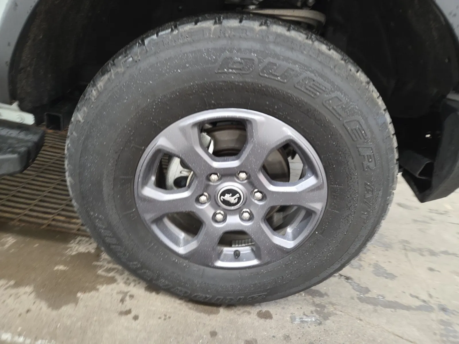 Right Front Wheel/Tire Photo