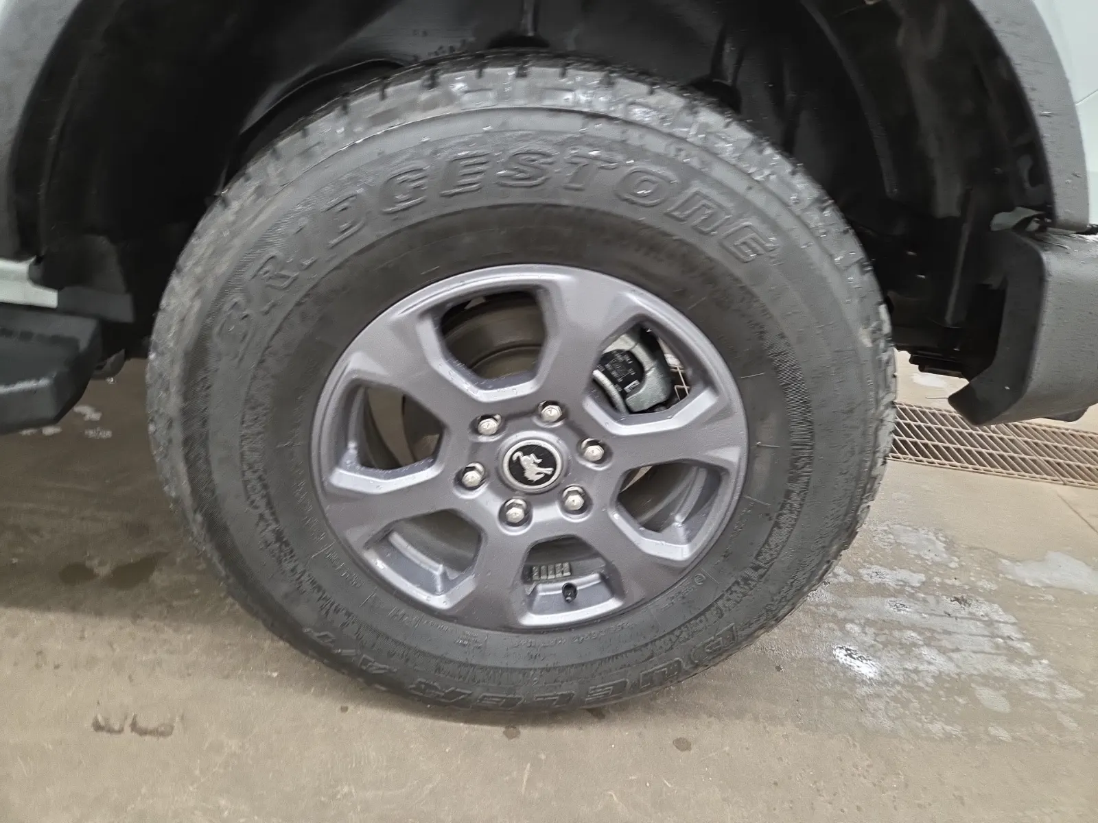 Left Rear Wheel/Tire Photo