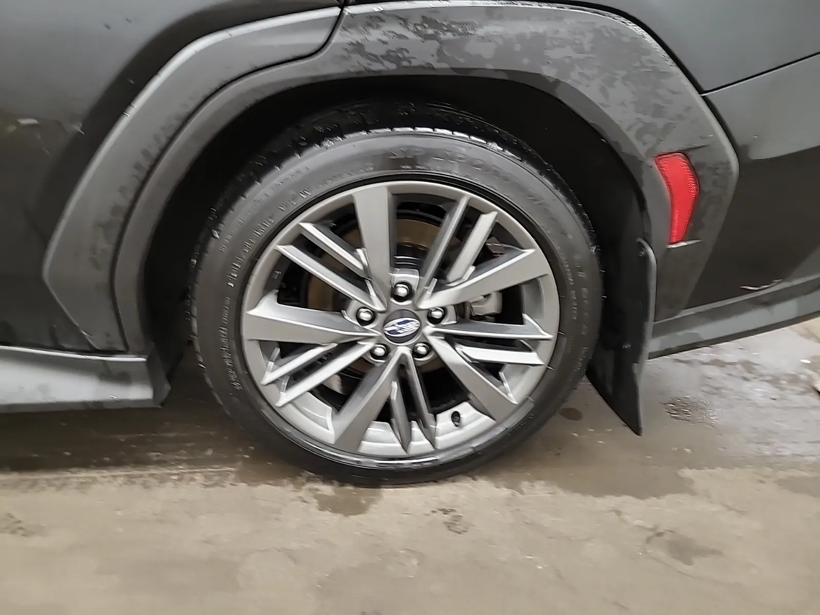 Left Rear Wheel/Tire Photo