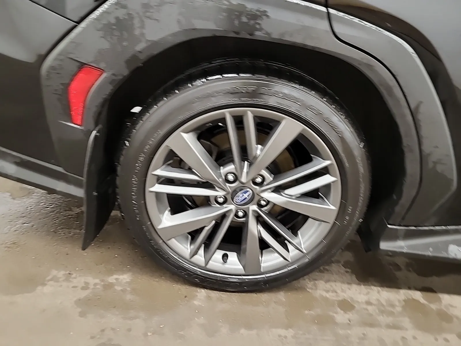 Right Rear Wheel/Tire Photo