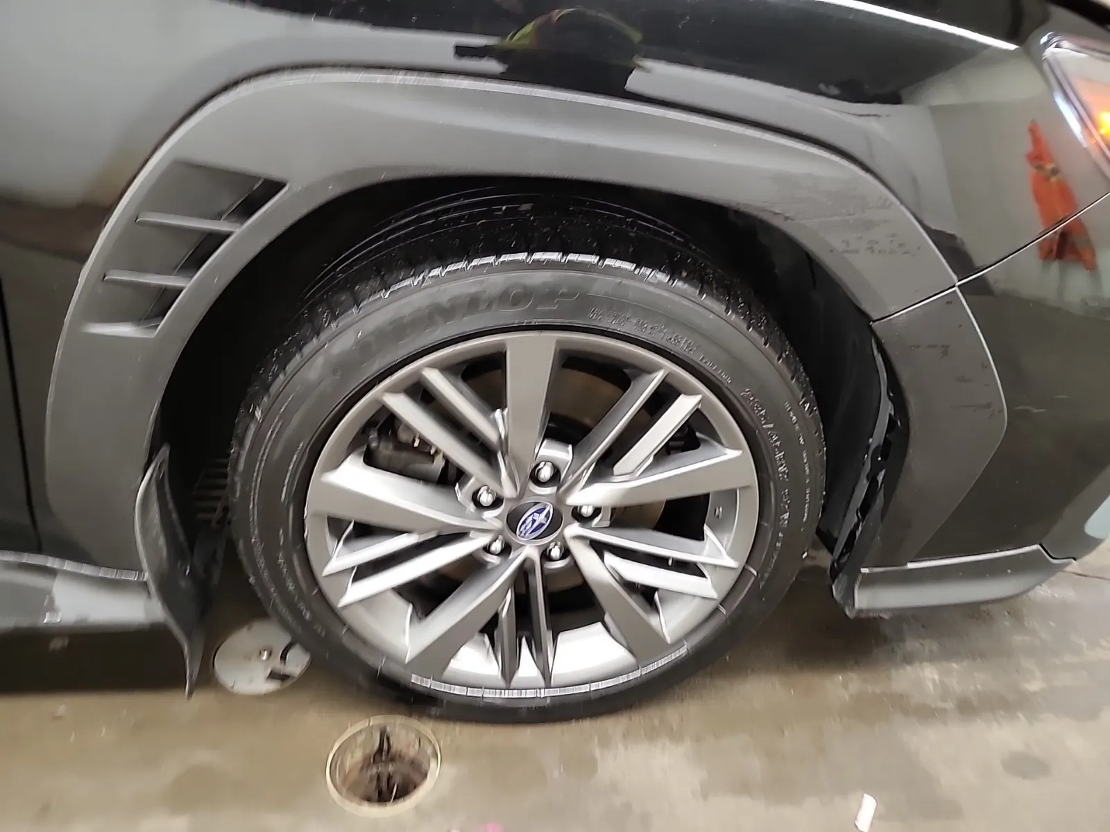 Right Front Wheel/Tire Photo