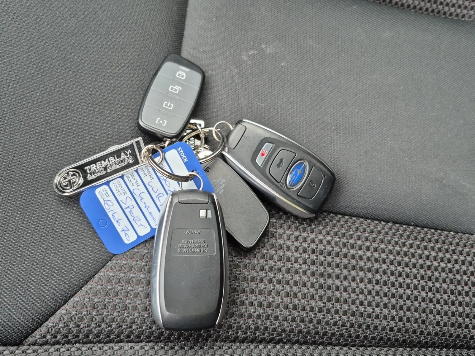 Keys/Fobs/Manual Photo
