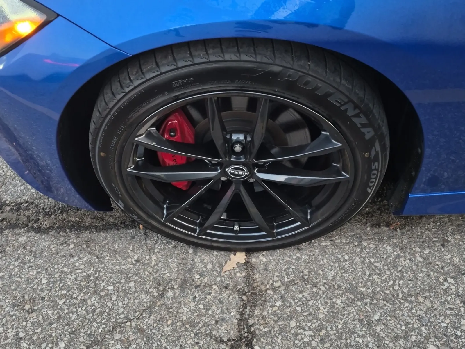 Front driver wheel/tire photo