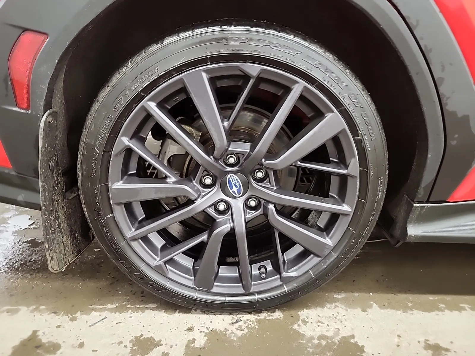 Right Rear Wheel/Tire Photo