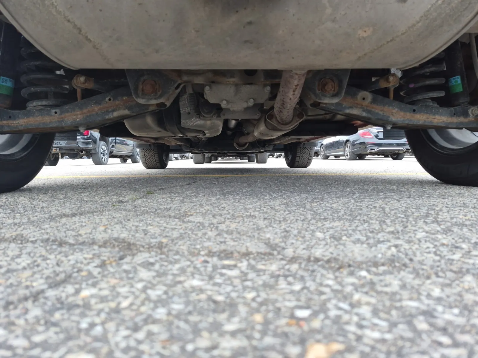 Undercarriage - Rear Photo