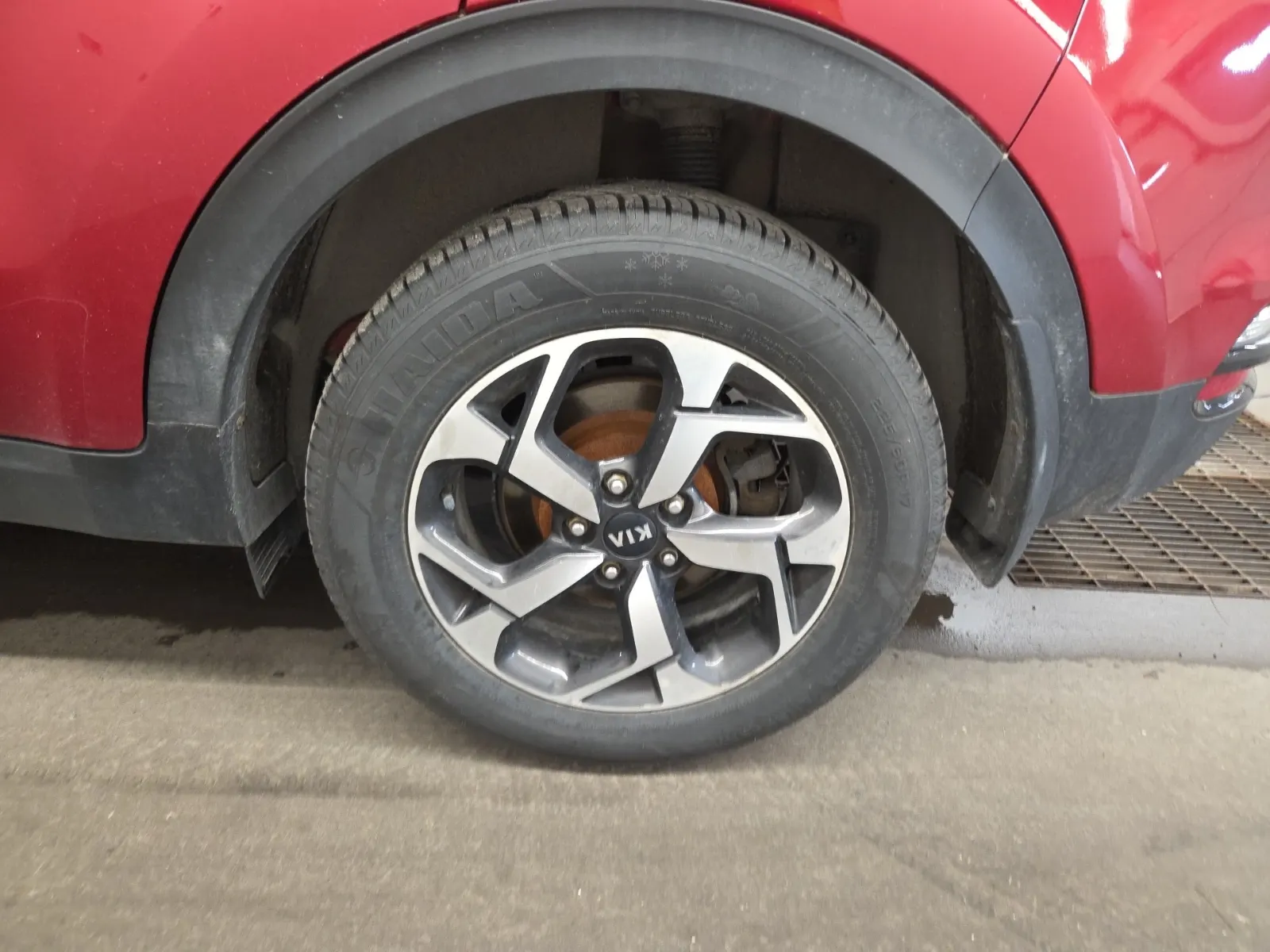 Left Rear Wheel/Tire Photo