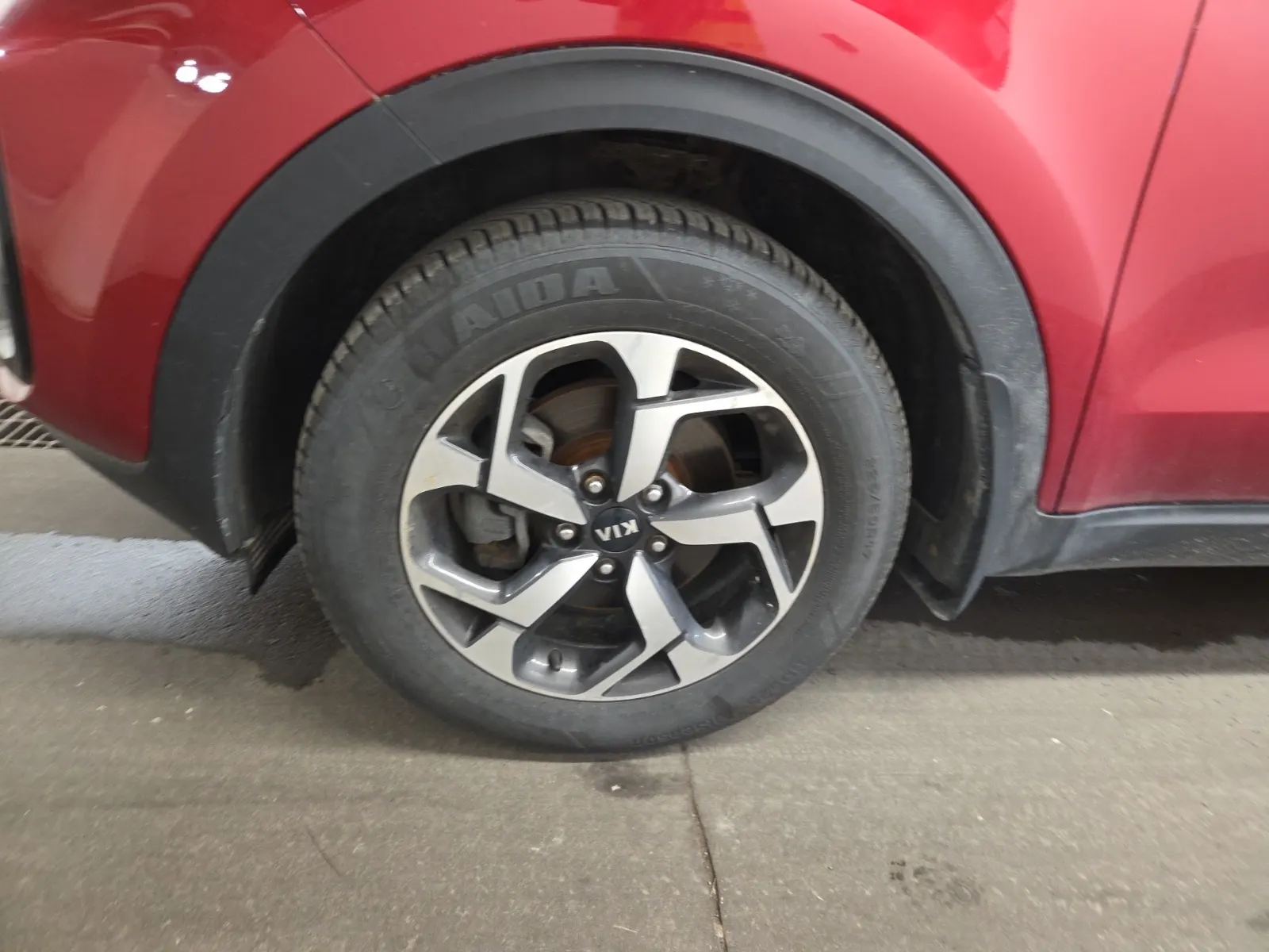 Front driver wheel/tire photo
