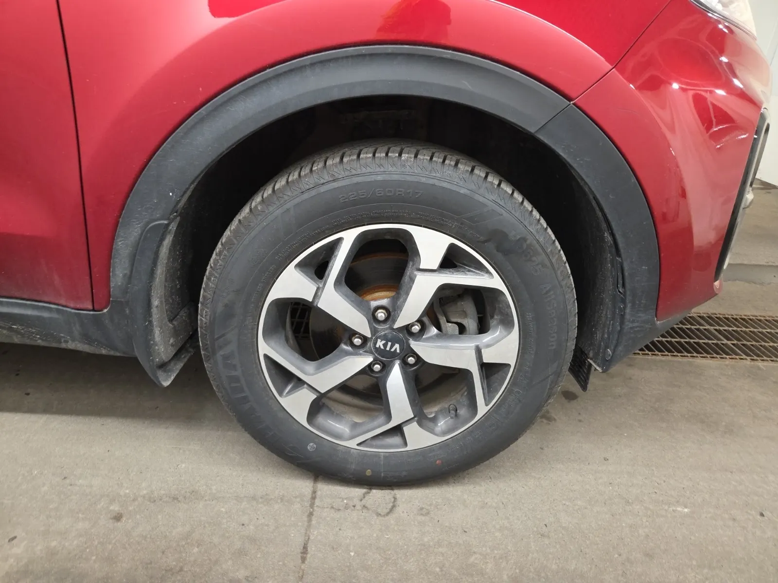 Right Front Wheel/Tire Photo