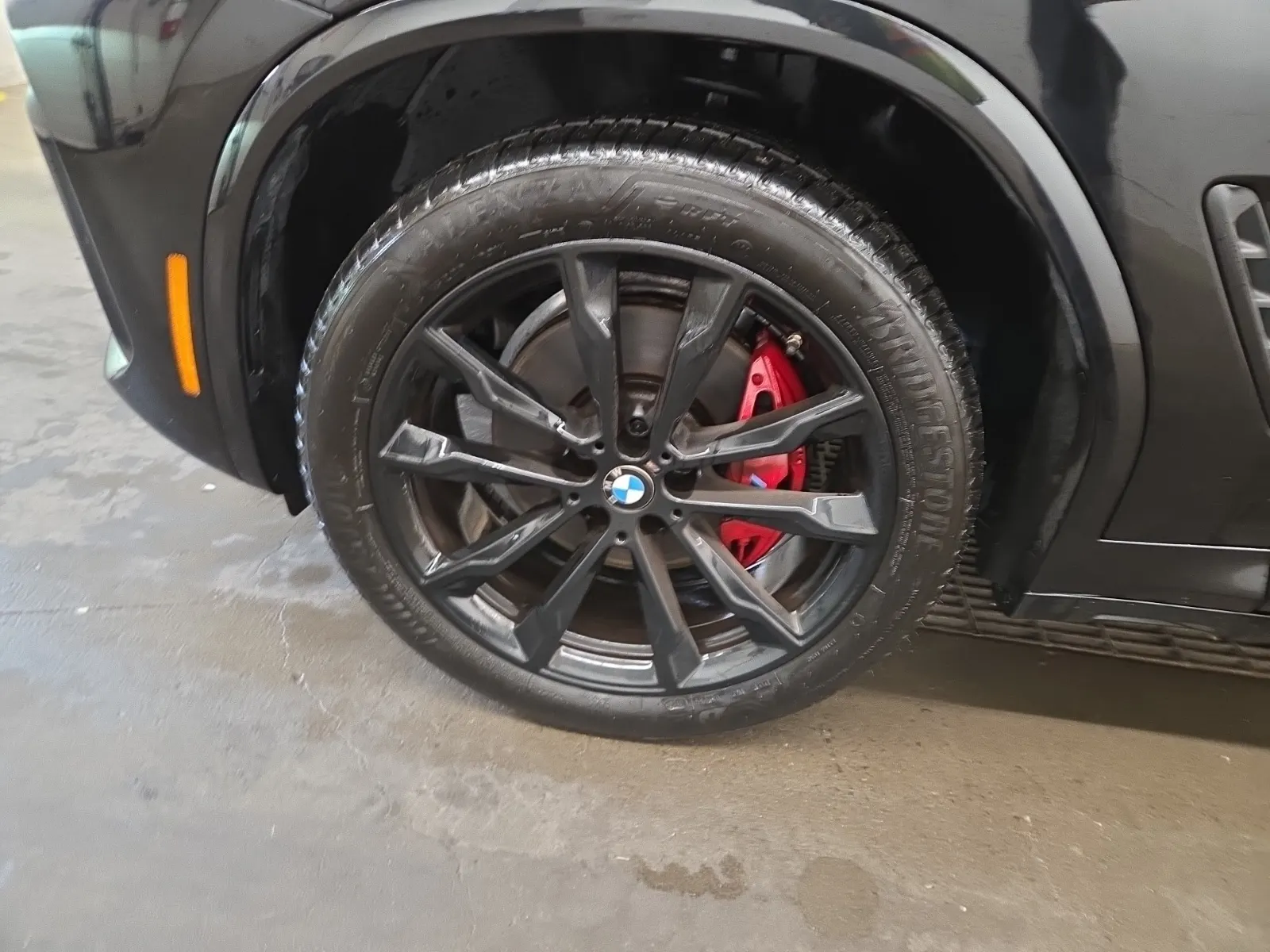 Front driver wheel/tire photo