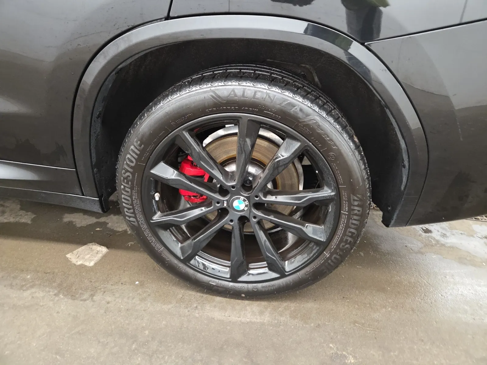 Left Rear Wheel/Tire Photo