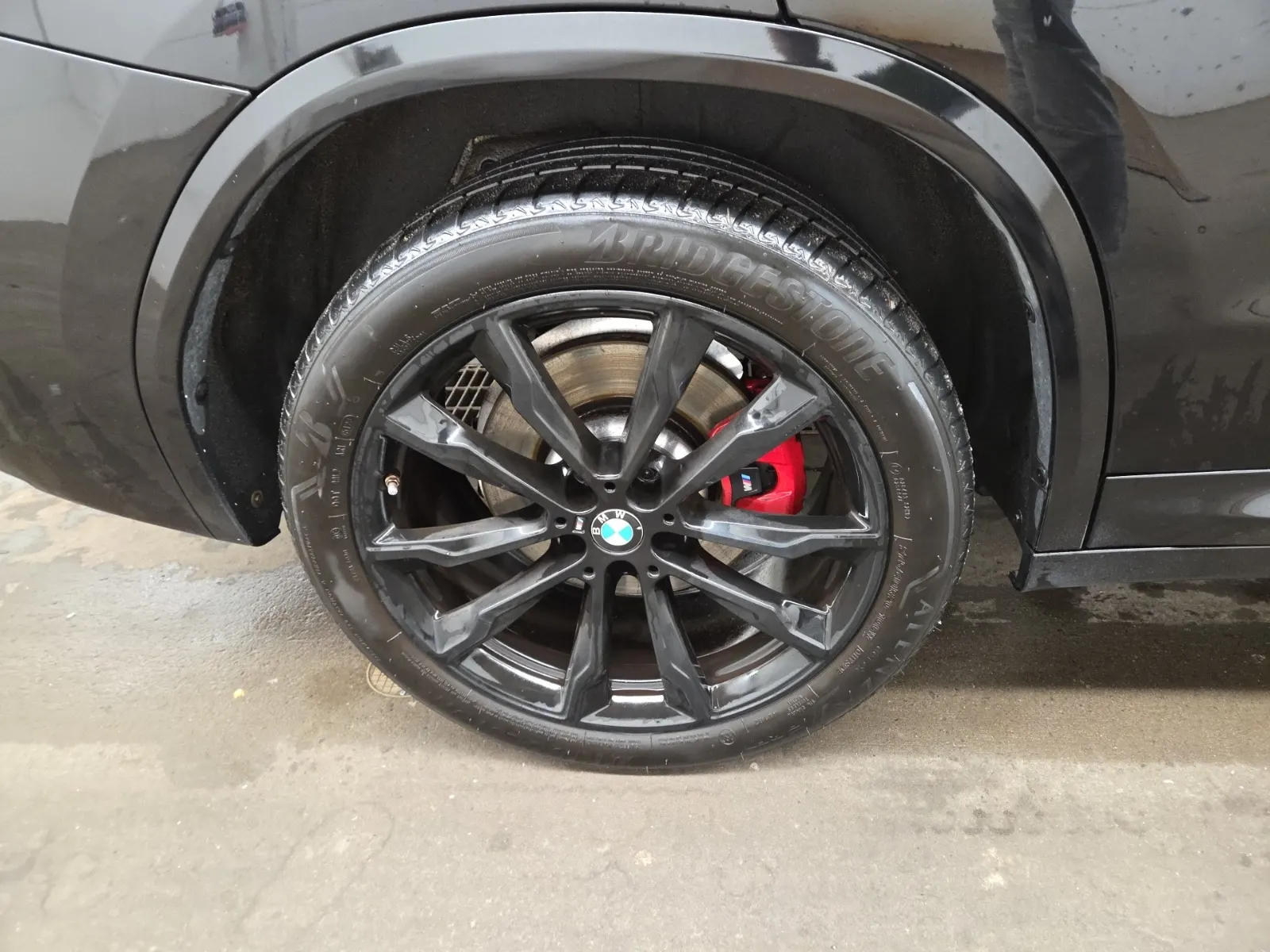 Right Rear Wheel/Tire Photo