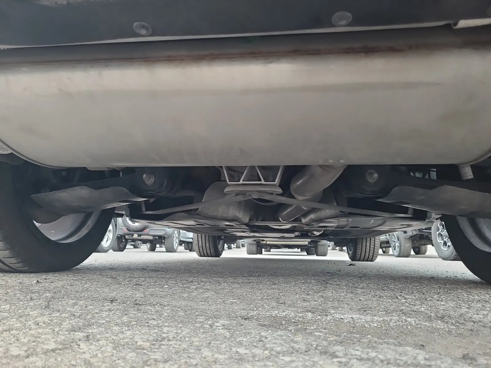 Undercarriage - Rear Photo