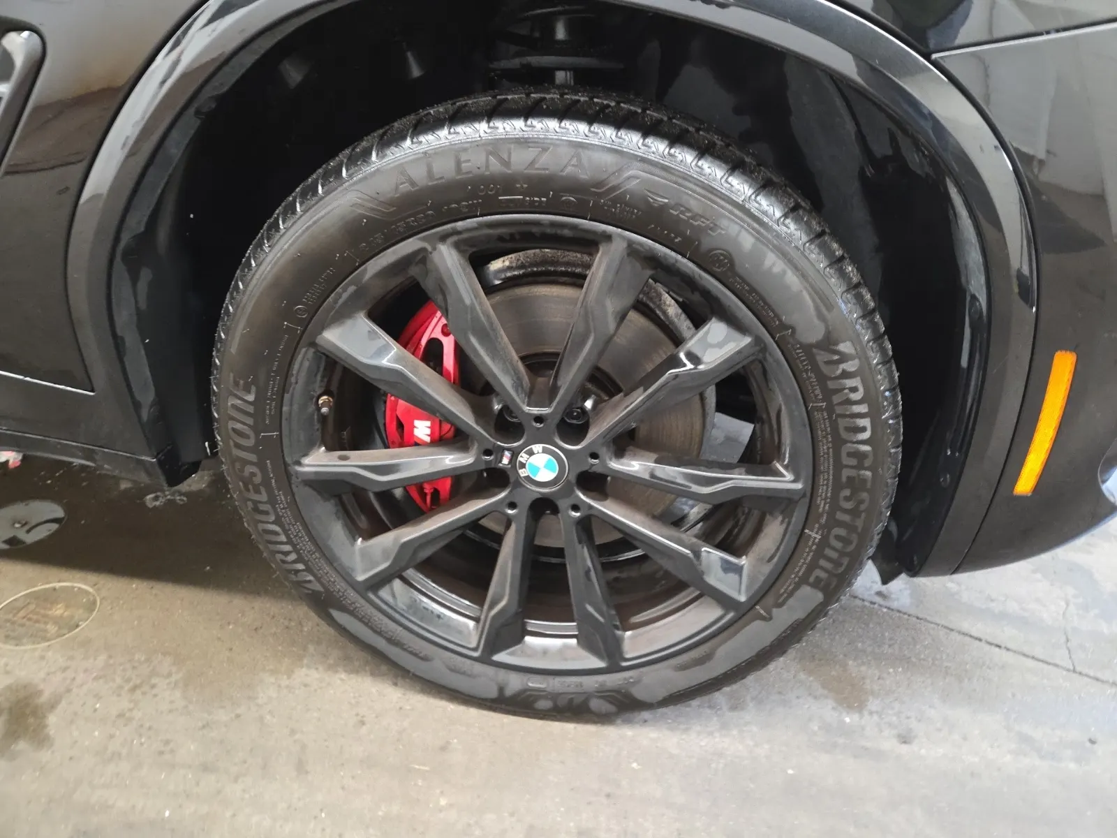 Right Front Wheel/Tire Photo