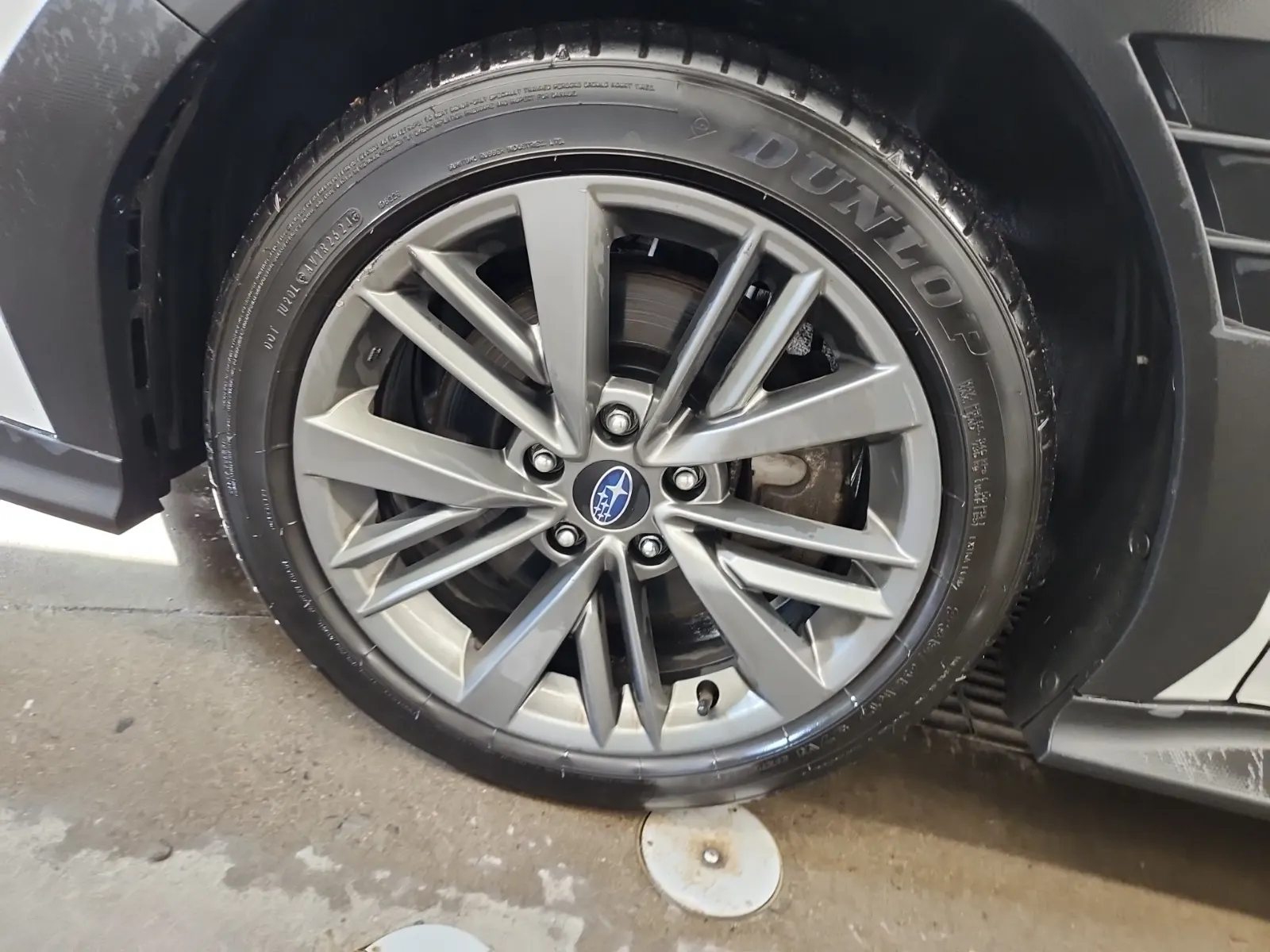 Front driver wheel/tire photo