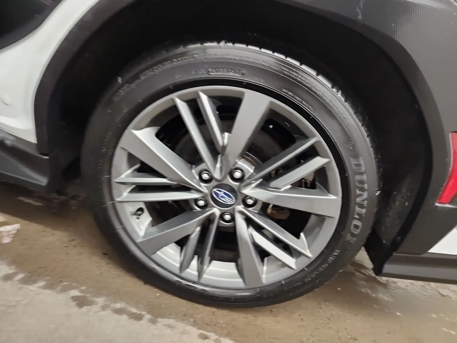 Left Rear Wheel/Tire Photo