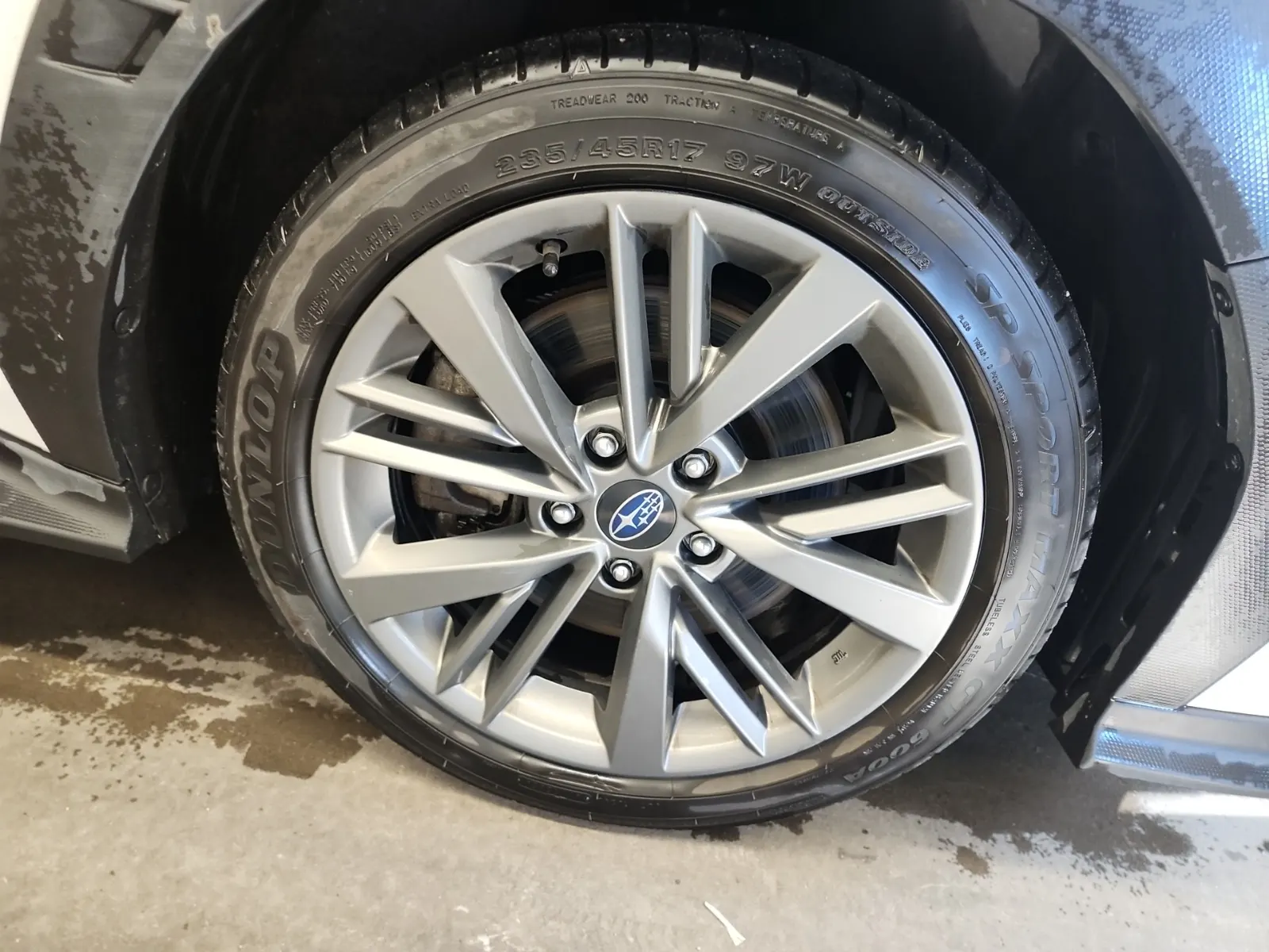 Right Front Wheel/Tire Photo