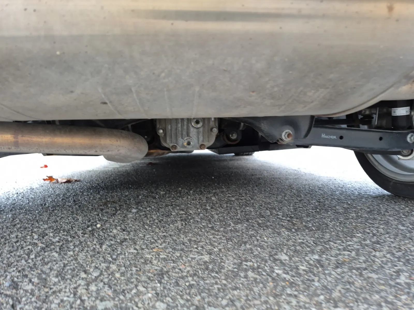 Undercarriage - Rear Photo