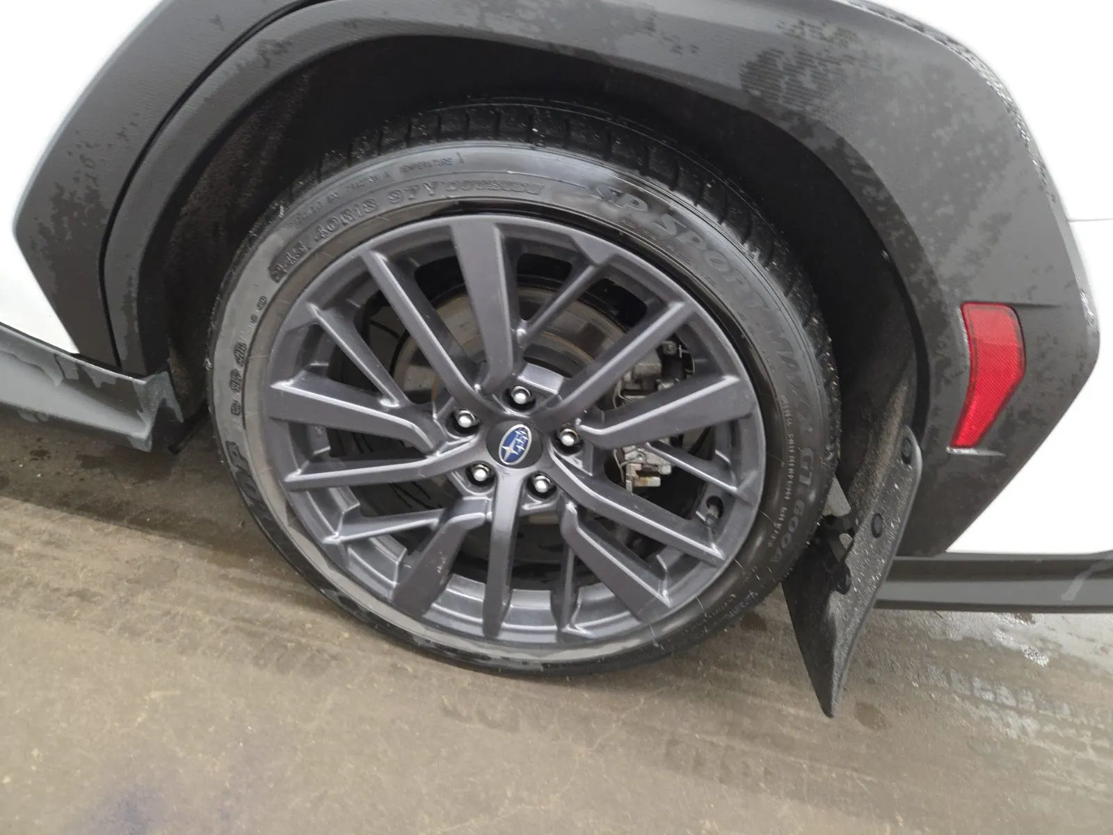Left Rear Wheel/Tire Photo