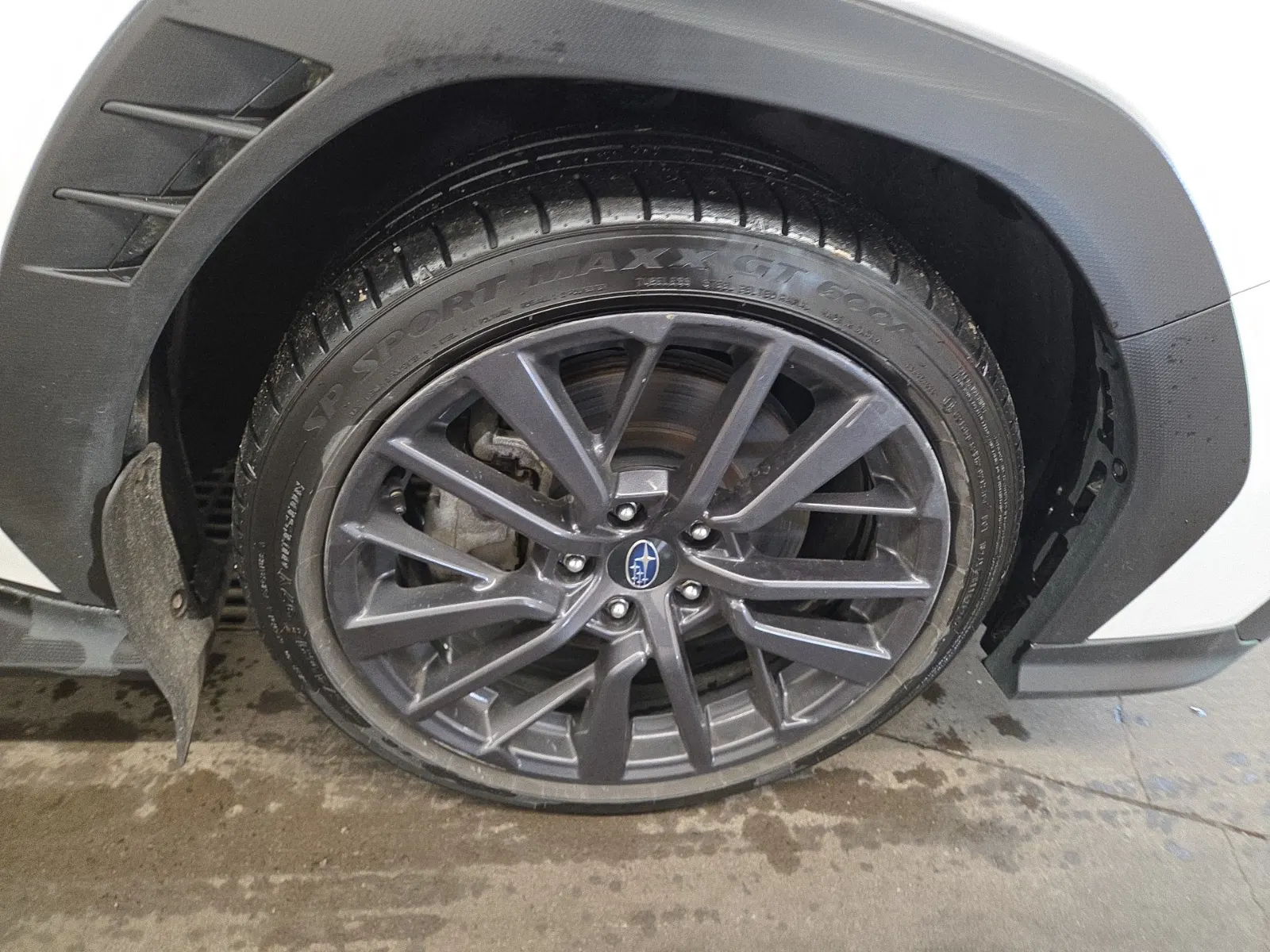 Right Front Wheel/Tire Photo