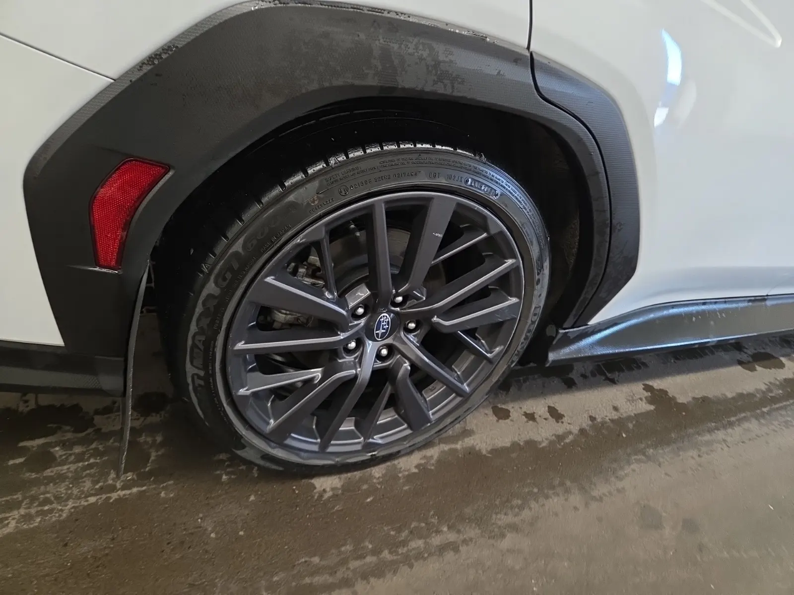 Right Rear Wheel/Tire Photo