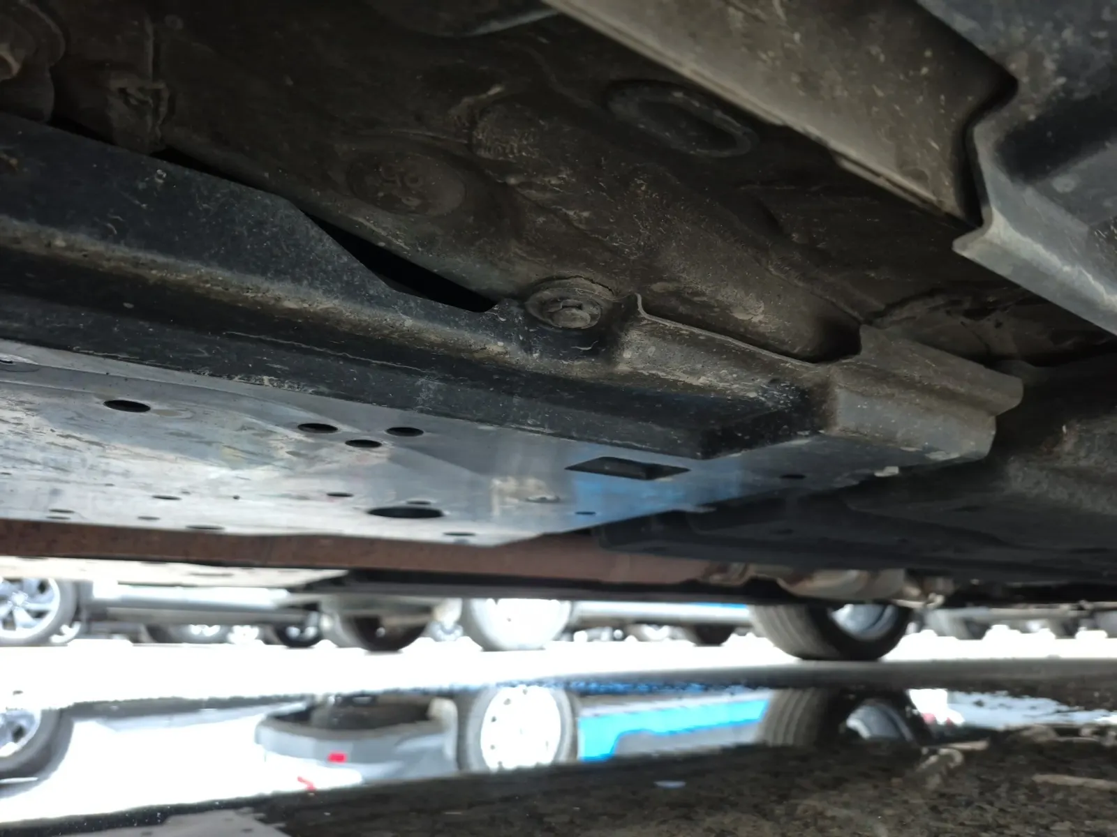 Undercarriage - Passenger Photo