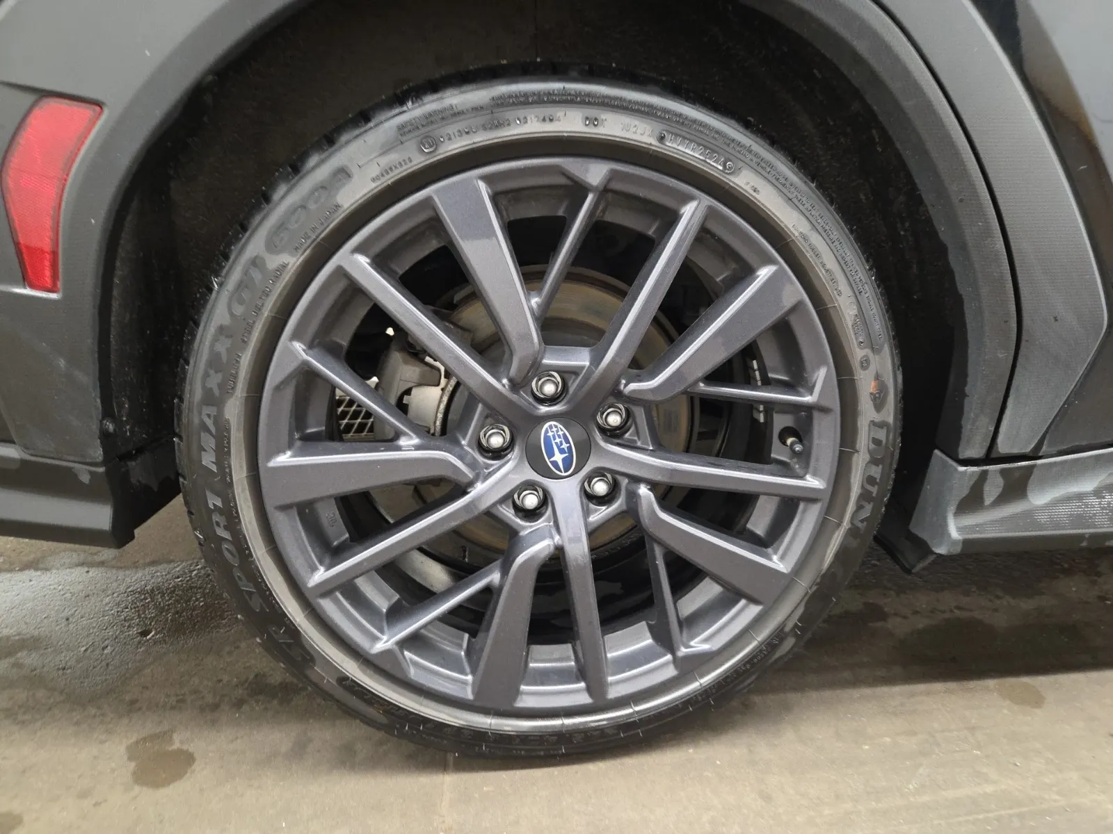 Right Rear Wheel/Tire Photo