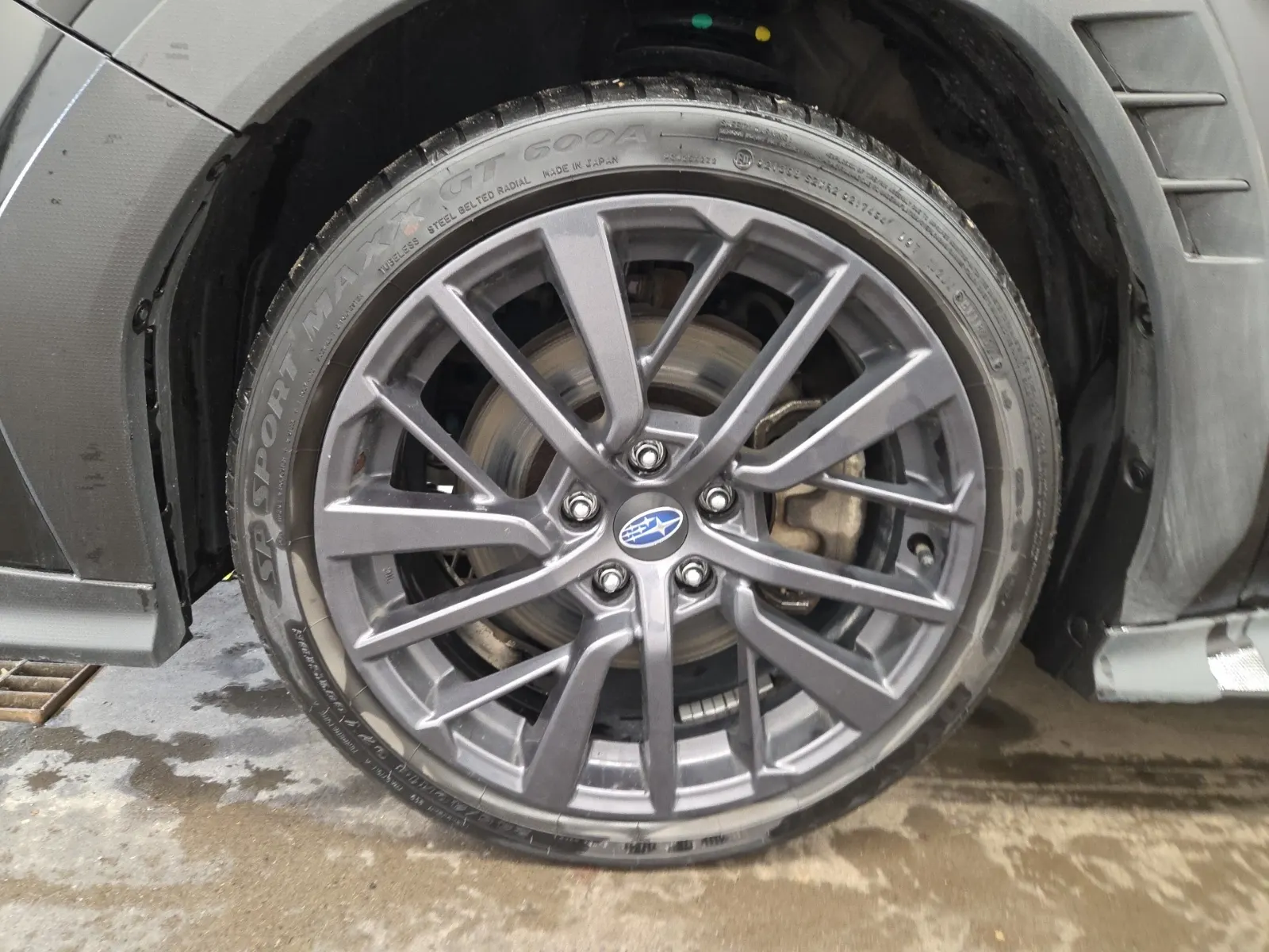Front driver wheel/tire photo