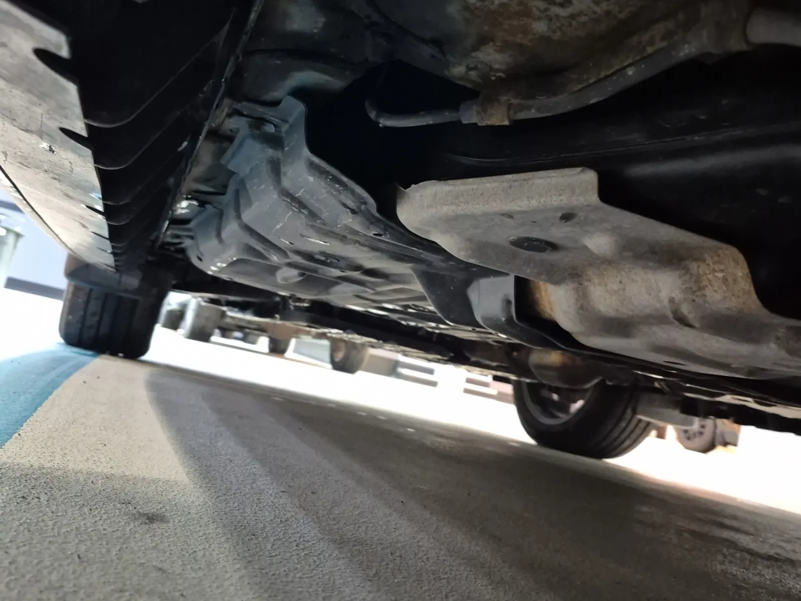 Undercarriage - Driver Photo