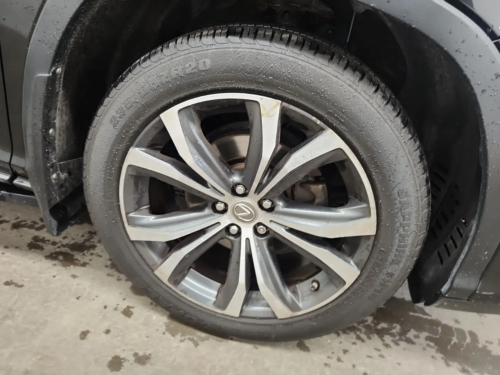 Right Front Wheel/Tire Photo