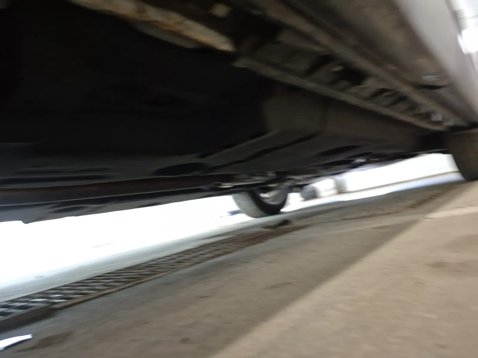 Undercarriage - Passenger Photo