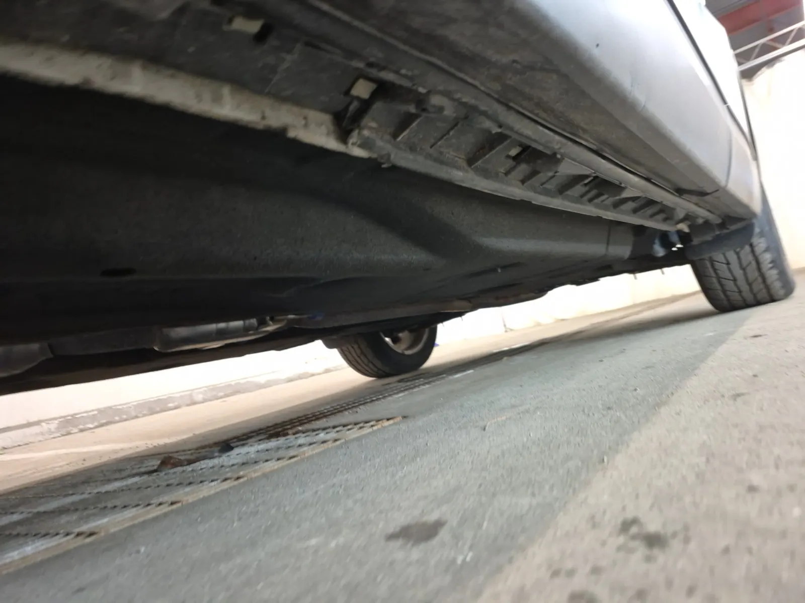 Undercarriage - Driver Photo