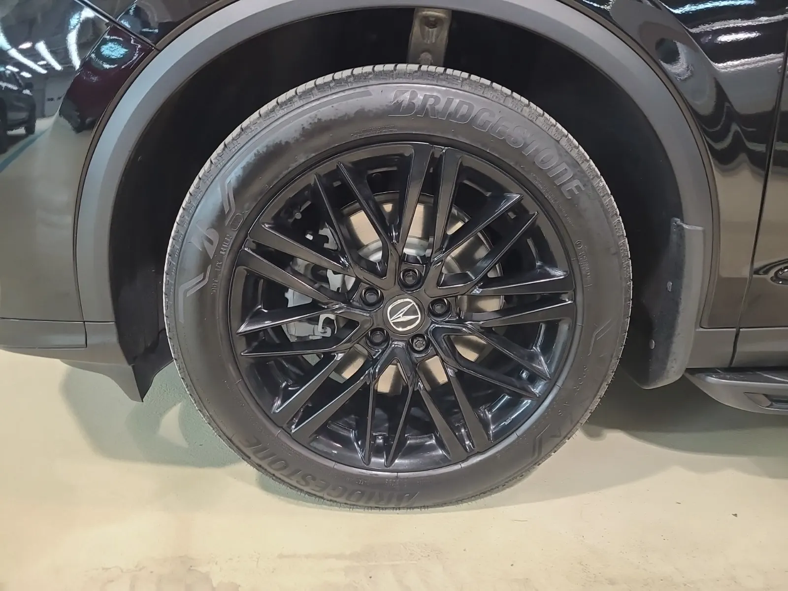 Front driver wheel/tire photo