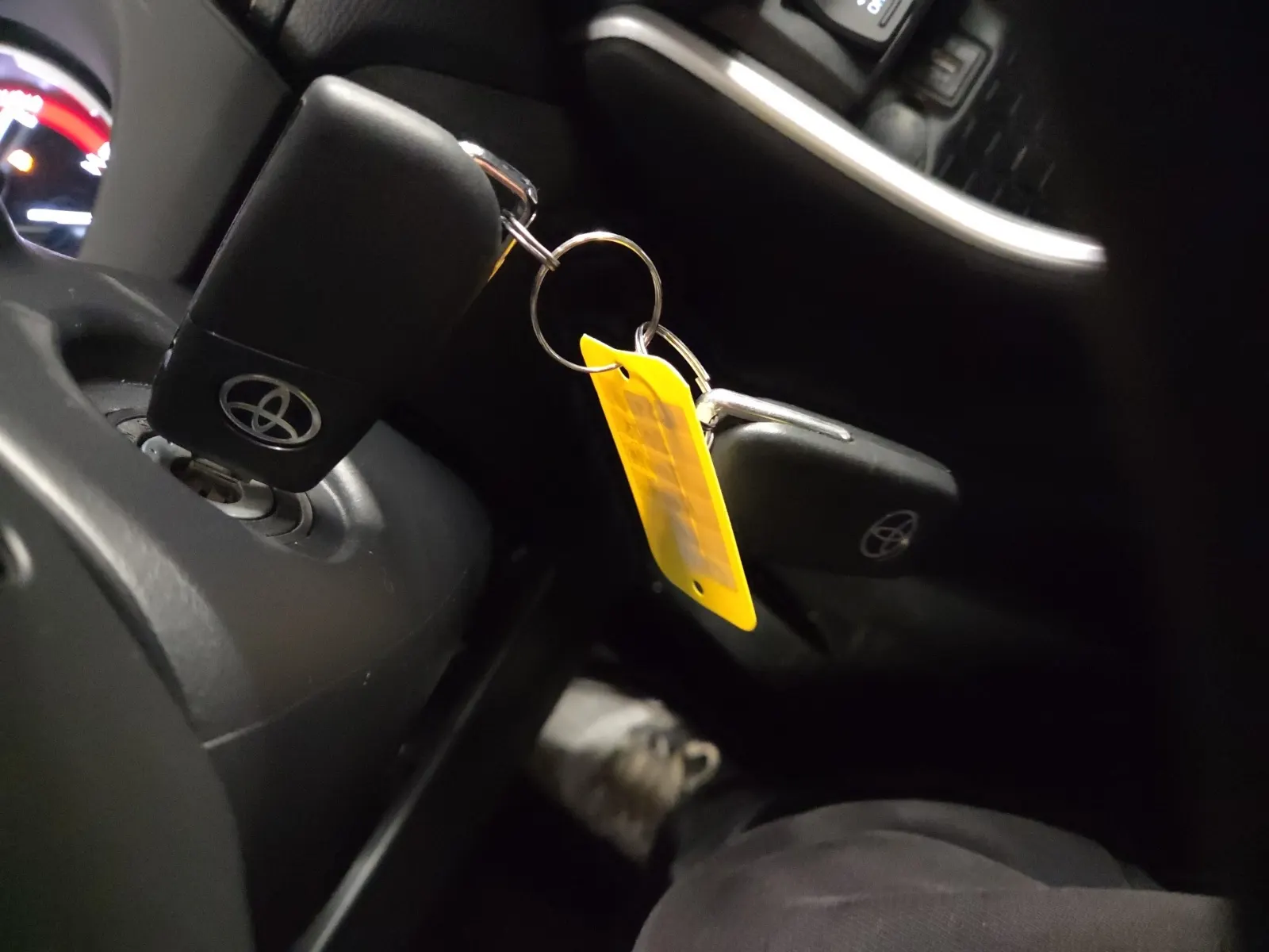 Keys/Fobs/Manual Photo
