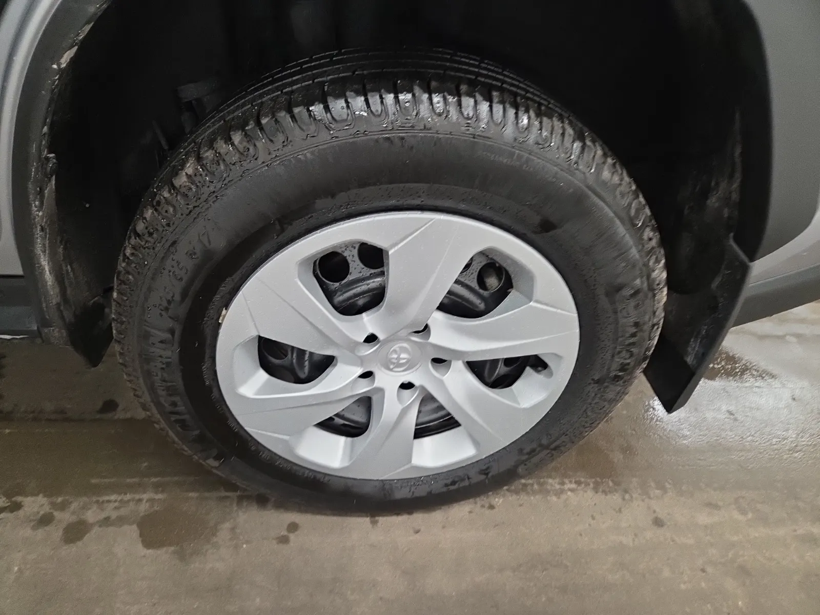 Left Rear Wheel/Tire Photo