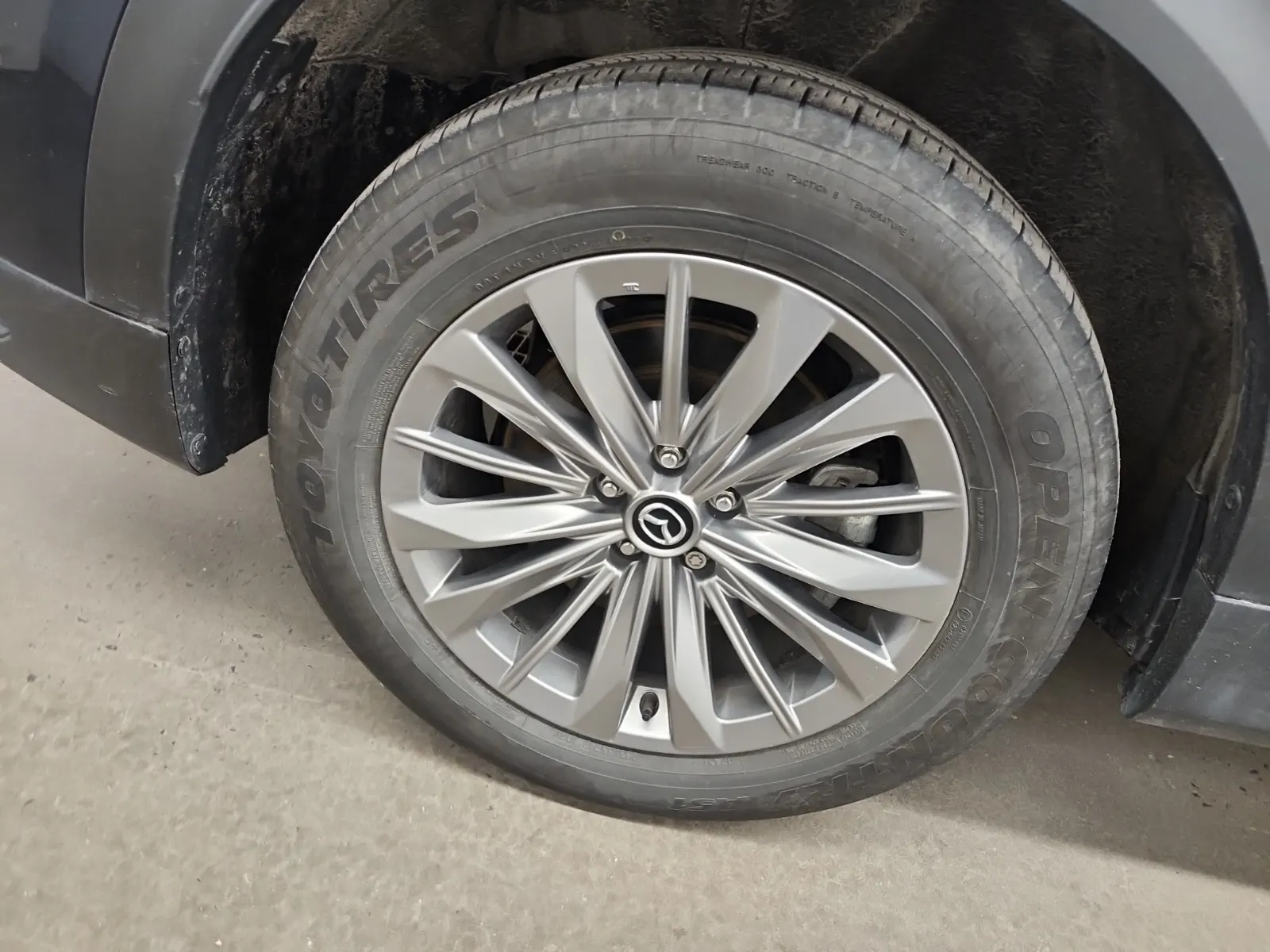 Right Rear Wheel/Tire Photo
